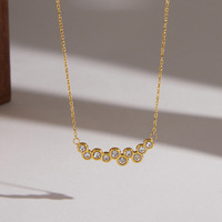 Collier en acier inoxydable plaqué or 18 carats, pendentif géométrique classique en zircon blanc pour femmes