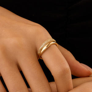 Bijoux de mode, bague géométrique en argent sterling S925 plaqué or avec pavé de CZ, bague empilable pour femmes - Product Image 2