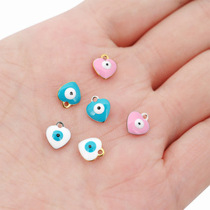 Breloque en émail Aceworks Cœur Œil Maléfique |   Connecteur de pendentif Nazar en acier inoxydable plaqué or 18 carats pour bracelet et collier DIY - Product Image 2