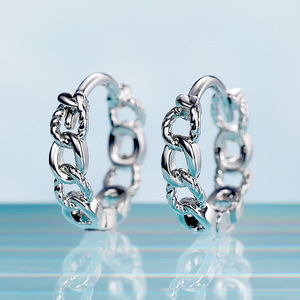 Orecchini a Catena Minimalisti per Donne, Gioielli Trendy a Clip per l'Orecchio - Product Image 1