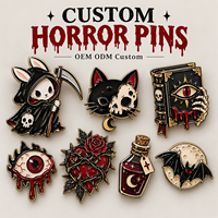 Badge d'horreur personnalisé en fer, impression UV, plaqué argent, motif clown effrayant et tronçonneuse, pour fans de films, Halloween, vente en gros, fournisseur en vrac
