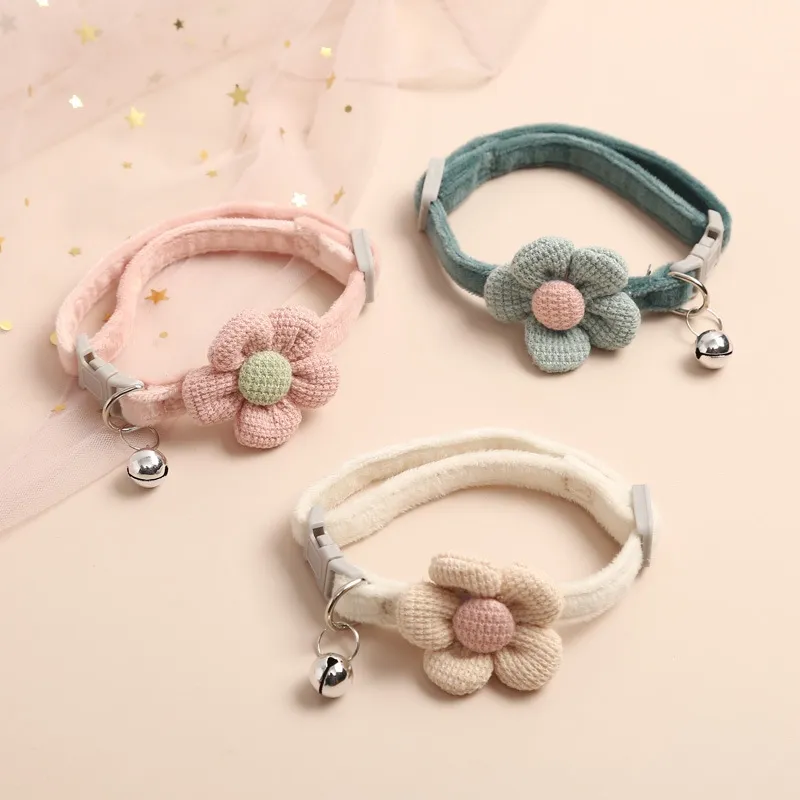 Collier de couleur bonbon pour chien de compagnie collier réglable en nylon pour chat avec cloche