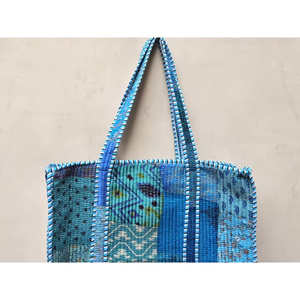 Sac fourre-tout en soie matelassé vintage fait main indien, style bohème unique, sac attrayant pour transporter les essentiels pour l'été - Product Image 3