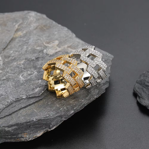 Anillo Hip-hop Europeo y Americano de 14 mm, Anillo Rómbico para Hombre con Circonitas Ligeramente Incrustadas, Anillo Hipster - Product Image 1