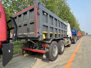 Camion benne <span class=keywords><strong>SINOTRUK</strong></span> HOWO <span class=keywords><strong>T7H</strong></span> 6X4 poids lourd avec <span class=keywords><strong>540</strong></span> chevaux et benne de 18 m³ à vendre - Product Image 2