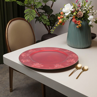 Tapis de charge en plastique de 13 pouces Design de bordure de plante en relief Plateau de dîner élégant pour les décorations de table de fêtes d'anniversaire de mariage