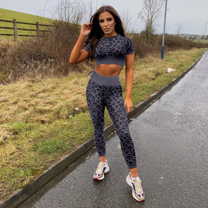 Set di Leggings leopardati e reggiseno da donna con maniche corte personalizzate a vita alta Yoga 2 pezzi da palestra - Product Image 4
