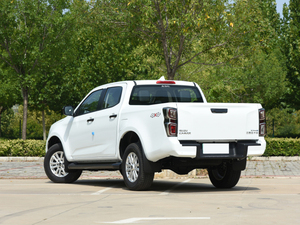 2025 camionnette <span class=keywords><strong>Isuzu</strong></span> DMAX V-CROSS diesel <span class=keywords><strong>4x4</strong></span> 1.9T 8AT AWD Euro VI émission 2023 camionnettes à double cabine chinoises à vendre - Product Image 4