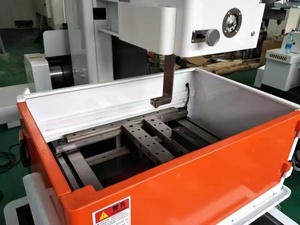 Macchina di taglio filo CNC DK7735 DK7725 EDM ad alta velocità con nucleo motore cuscinetto componenti PLC
