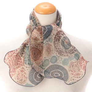 Chal de Mujer de Poliéster Ligero y Transpirable con Diseño de Estambres Estilo Italiano de 32*90 cm, Pintado a Mano, con Protección Solar - Product Image 1