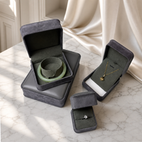 Boîte à bijoux en daim de luxe, logo personnalisé, vente en gros, boîte d'emballage pour bijoux en microfibre douce et en velours