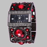 Montre à Quartz en acier inoxydable personnalisée pour femmes cadran en verre minéral boîtier carré 10m résistance à l'eau boîtier en alliage de Zinc boîte à bijoux