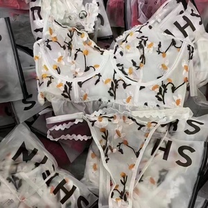 เสื้อผ้าแบรนด์ Y ของใหม่ คละแบบ ขายส่งยกกระสอบ เสื้อผ้าแบรนด์ใหม่ยกมัด  สต็อกเสื้อผ้า ชุดลำลอง - Product Image 6