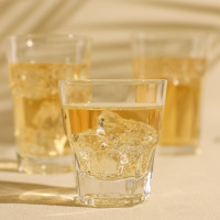 Verre à bière haut empilable, transparent, écologique, réutilisable, avec logo personnalisé, idéal pour bars et fêtes (vente en gros)