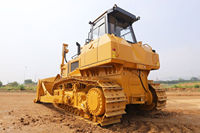 Bulldozer chenillé chinois 311 kW 824F avec lame semi-U standard et ripper à un ou trois dents en option