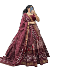 Elegante Conjunto de Lehenga Choli de Rayón Chiffon Vintage con Bordado a Mano para Mujer, Ideal para Fiestas de Invierno y Verano, y Ocasiones de Boda - Product Image 1
