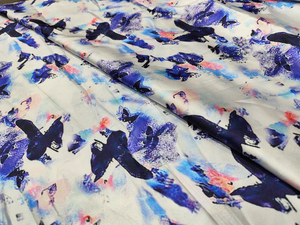 Tela Satén Estampada 100% Poliéster Suave y Lisa Multicolor para Manualidades de Costura, Diseño de Vestidos de Novia y Decoración - Product Image 4