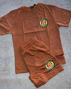 Conjunto de camiseta y pantalones cortos de algodón personalizados para hombre, con estampado de logotipo en naranja quemado, de la marca Streetwear. - Product Image 2