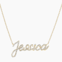 Collier minimaliste en or jaune massif 18 carats entièrement personnalisé avec un nom en écriture cursive