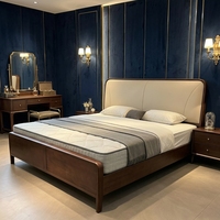 Lit double king size de luxe moderne avec cadre en bois massif et tête de lit rembourrée en cuir véritable, mobilier de chambre pour chambre principale