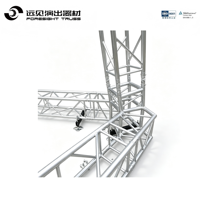 Estructura de torre de armazón para instalación de audio profesional en escenarios, con alto estándar de seguridad para la producción de eventos a gran escala.