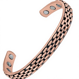 Bracelet magnétique en cuivre pur gravé motif grille tissée, bijou en métal fait main exquis, cadeau promotionnel original - Product Image 1