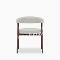 Chaise de salle à manger Luca Mecca en bois de hêtre massif avec dossier incurvé et rembourrage, idéale pour les restaurants et les appartements