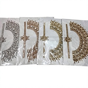 Patch triangulaire personnalisé en toile brodée main avec perles, à coudre sur vêtements, chapeaux et cadeaux - Product Image 1
