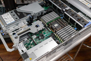 Serveur de classe entreprise PowerEdge R7615 2U, serveur en rack à socket unique avec processeur AMD de 4e génération pour centre de données Big Data - Product Image 5