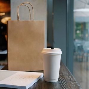 Sac en papier kraft rouge personnalisé pour les détaillants de vêtements avec impression de logo - Product Image 4