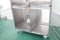 Hondenkennel van roestvrij staal met 4 deuren, afsluitbare deuren, glad robotgelaste constructie, mobiele wielen, houder voor dieren-id voor dierenkliniek