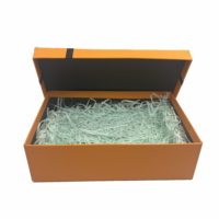 Boîte cadeau carrée biodégradable personnalisée avec estampage doré, gaufrage, pelliculage mat, vernissage UV et fermeture magnétique