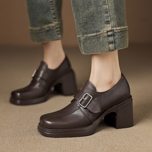 Chaussure simple à bout carré en cuir véritable imperméable, avec boucle, style rétro, couleur unie, semelle souple et design découpé profond - Product Image 5
