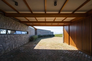 Évasion culturelle Maisons architecturales en bois Villas de campagne avec design à poutres en bois Mélange de paysages pour usage domestique - Product Image 5