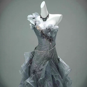 S4096L Robes de soirée élégantes vertes et bleues aux motifs de roses, exsudant un charme féerique élégant et sophistiqué, parfaites pour les hôtes de banquet - Product Image 2