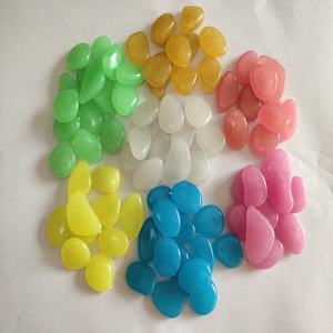 Haute luminosité lueur dans le caillou de résine lumineuse rougeoyante sombre - Product Image 4