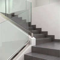 Système de clôture en verre et aluminium architectural durable, conçu pour les développements résidentiels à grande échelle