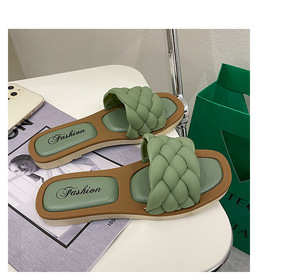 Ultima moda a buon mercato treccia intrecciata con cinturino a punta aperta pantofola da donna con suola piatta in pelle sintetica casual sandali con pantofola giornaliera - Product Image 6