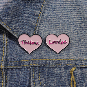 Corazón <span class=keywords><strong>Rosa</strong></span> <span class=keywords><strong>nombre</strong></span> inglés Louise esmalte pines Thelma <span class=keywords><strong>película</strong></span> Metal broches insignia citas divertidas Punk solapas joyería regalo para amigos - Product Image 3
