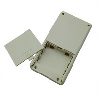 Boîtier électronique rectangulaire blanc en plastique moulé par injection, finition lisse, pour l'assemblage de modules de contrôle de circuits imprimés portables