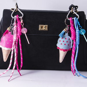 Llavero y Colgante para Bolso de Alta Gama, Diseño de Helado en Cuero con Cuerda Tejida y Serigrafía con Tema de Amor - Product Image 3