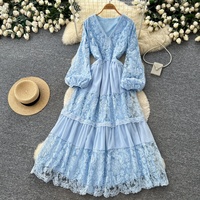 Robe en jean élégante pour femme, col en V, manches longues, patchwork de dentelle, à volants, longueur cheville, pour les vacances et le quotidien
