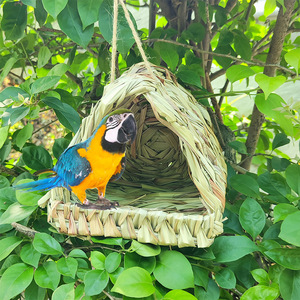 Nid d'oiseau tissé à la main en paille 16x15x14cm, écologique, pour perruches et munias - Product Image 1