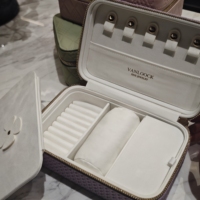 Boîte à bijoux de voyage en cuir PU matelassé de luxe avec miroir, organiseur portable pour colliers, bagues, boucles d'oreilles, bracelets