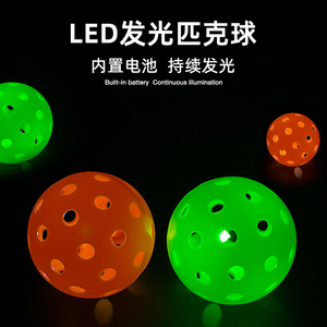 Pelota de Pickleball Titan Led de 74 mm, Verde, 40 Orificios, con Luz para Práctica Nocturna - Product Image 3