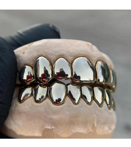 Grilles dentaires en diamant de culture pour hommes et femmes, bijoux de sourire de luxe inspirés, conçus pour les utilisateurs avant-gardistes et une présence de style emblématique - Product Image 1