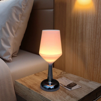 Lampe de table intelligente moderne LED pour hôtel, boîtier en plastique blanc, télécommande tactile, vente en gros bon marché, lumière décorative pour la maison