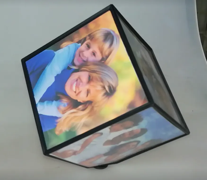 พลาสติก360องศาหมุนภาพเมจิก Cube กรอบสินค้าพร้อมขั้นต่ำขนาดเล็กหมุนกรอบรูป