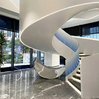 Escalier en fer courbé rotatif avec installation porte-à-porte pour villas de luxe, clubs et maisons auto-construites