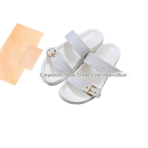 Sandalias Planas de Alta Calidad Marca L, Estilo Slip-on, con Parte Superior de Cuero Genuino y Fibra Superfina, Suela de Goma con Monograma Vintage y Detalles Metálicos - Product Image 3